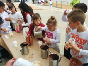 Festa de Sant Jordi. Xocolatada organitzada per l’Ampa